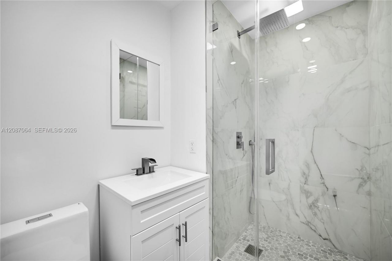 1018 NE 7th St, Hallandale Beach, FL 33009 Photo