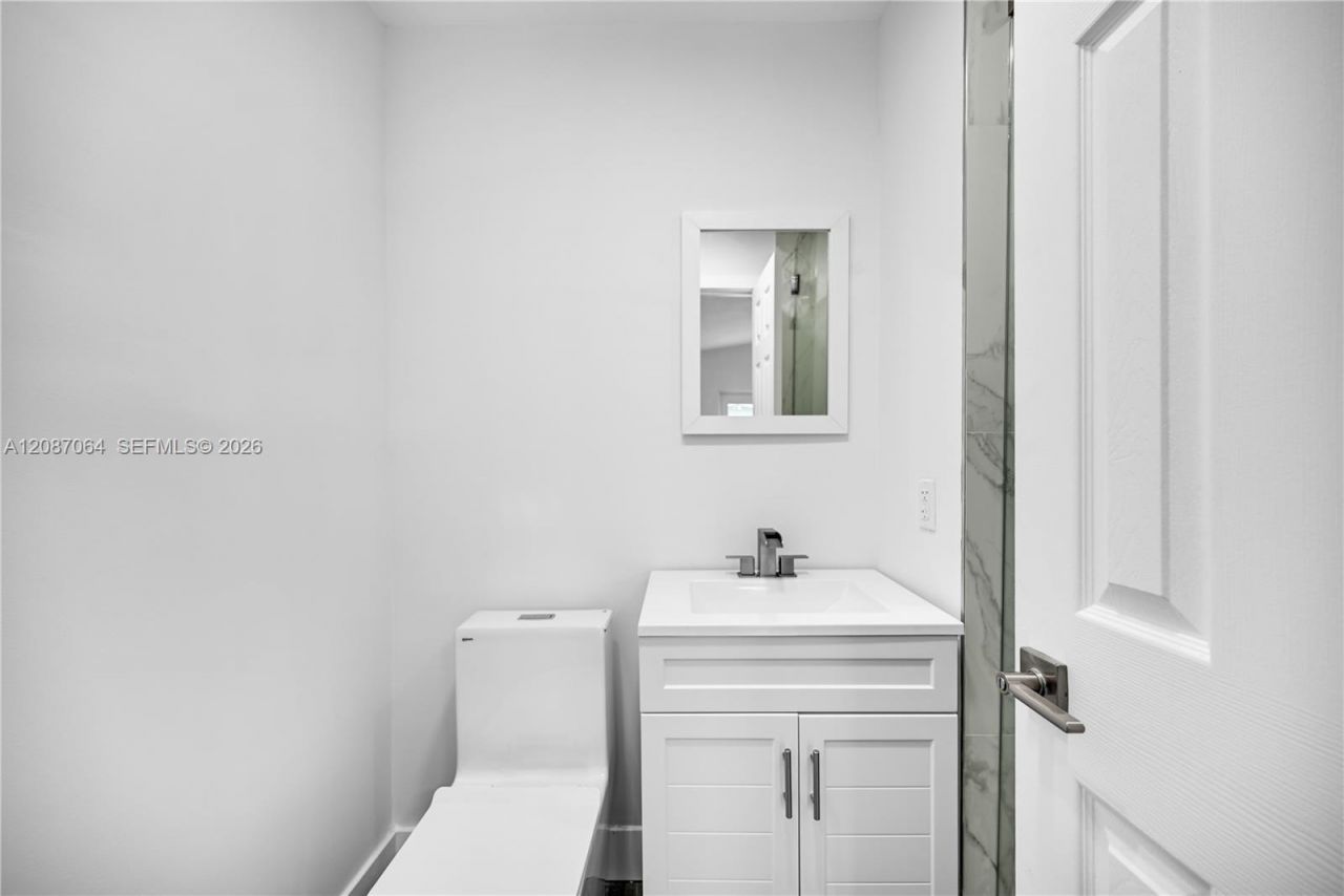 1018 NE 7th St, Hallandale Beach, FL 33009 Photo