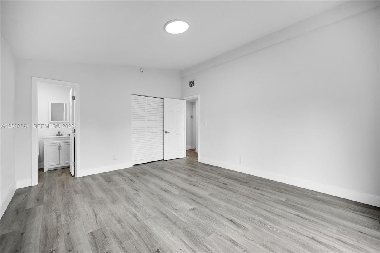 1018 NE 7th St, Hallandale Beach, FL 33009 Photo