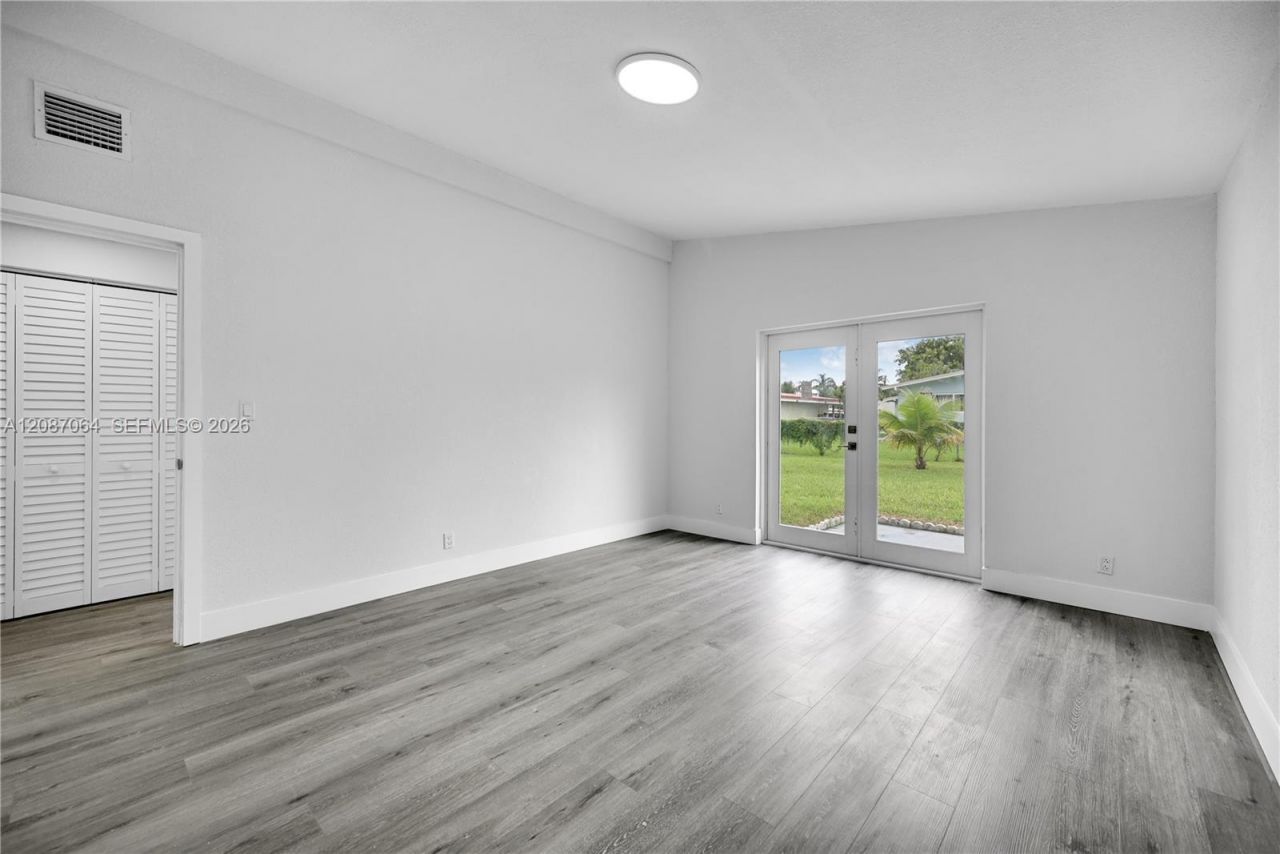 1018 NE 7th St, Hallandale Beach, FL 33009 Photo