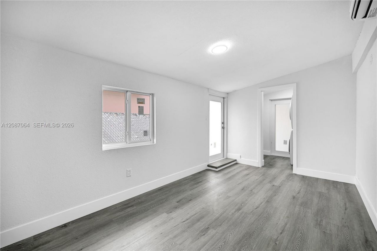 1018 NE 7th St, Hallandale Beach, FL 33009 Photo