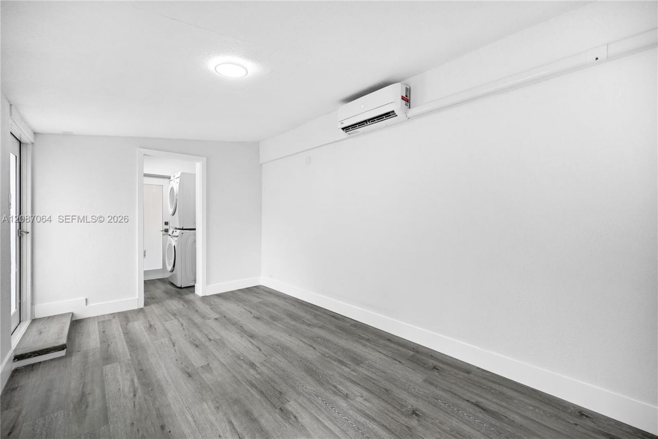 1018 NE 7th St, Hallandale Beach, FL 33009 Photo