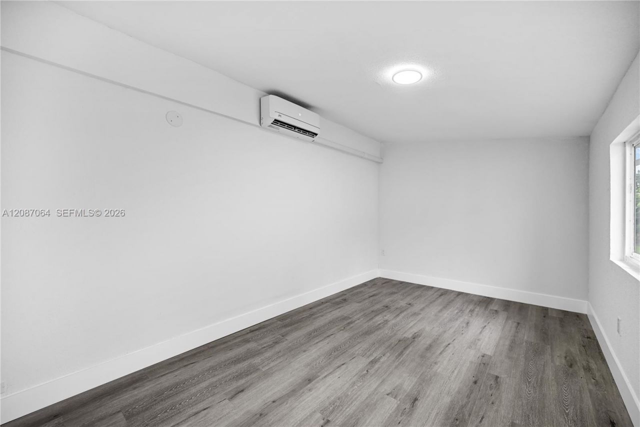 1018 NE 7th St, Hallandale Beach, FL 33009 Photo