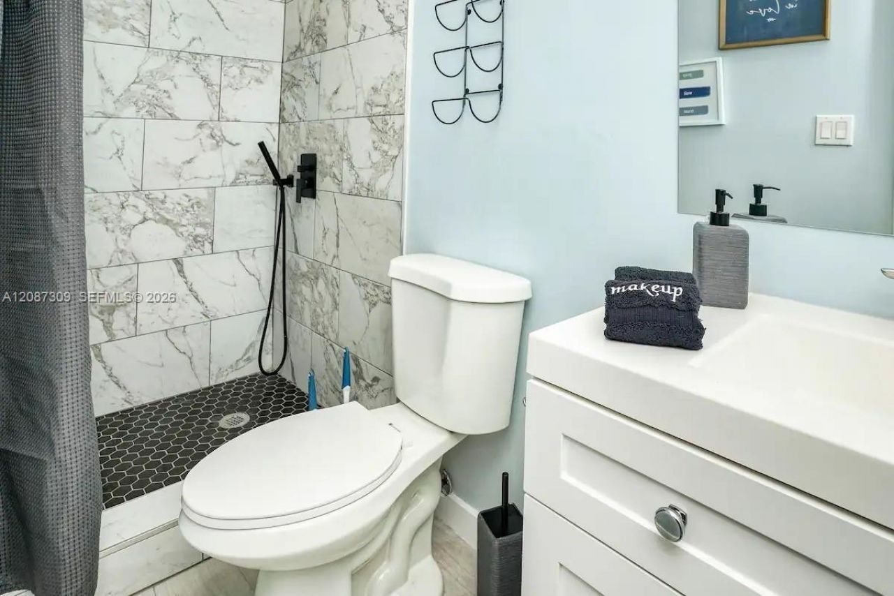 1647 NW 29th Ave, Unit 4, Miami, FL 33125 Photo