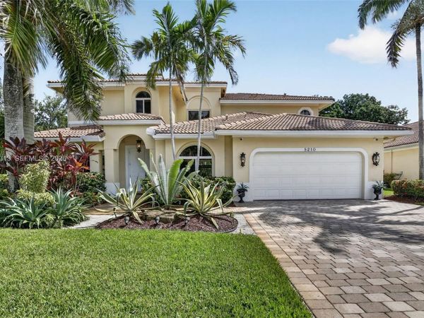 8210 Phoenician Court, Davie, FL 33328