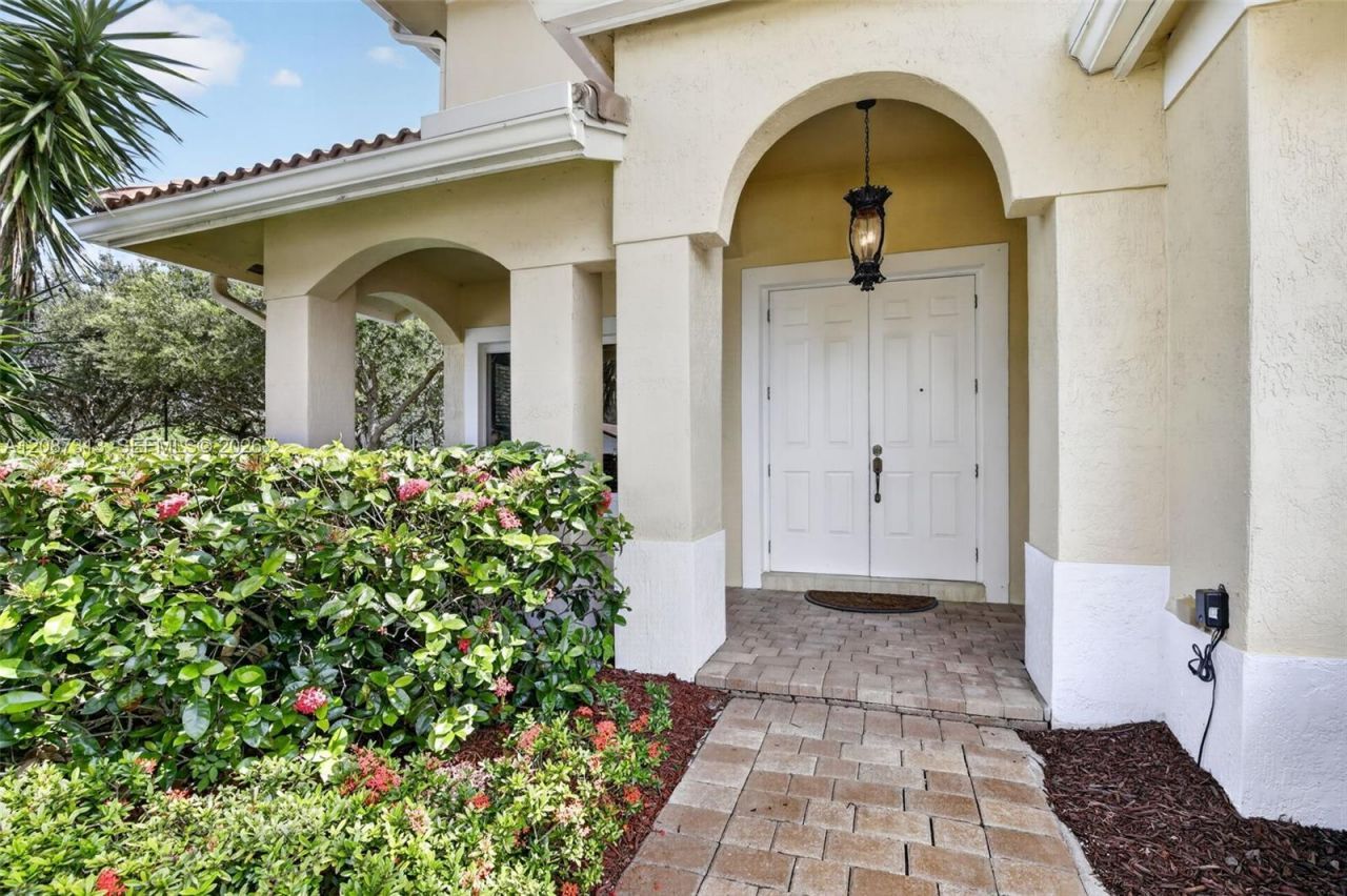 8210 Phoenician Court, Davie, FL 33328 Photo