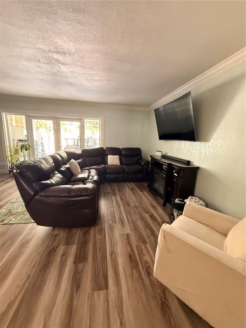 6821 W 2nd Ct, Hialeah, FL 33014 Photo