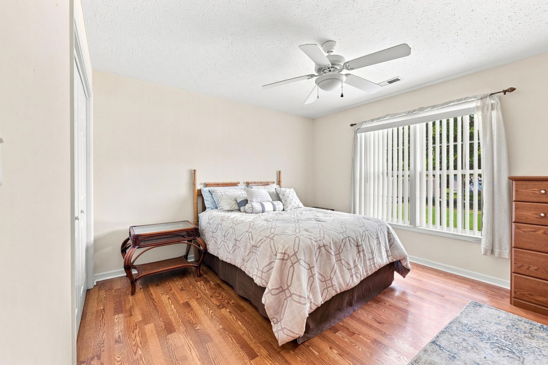 2049 Hawksmoor Dr. Photo 18