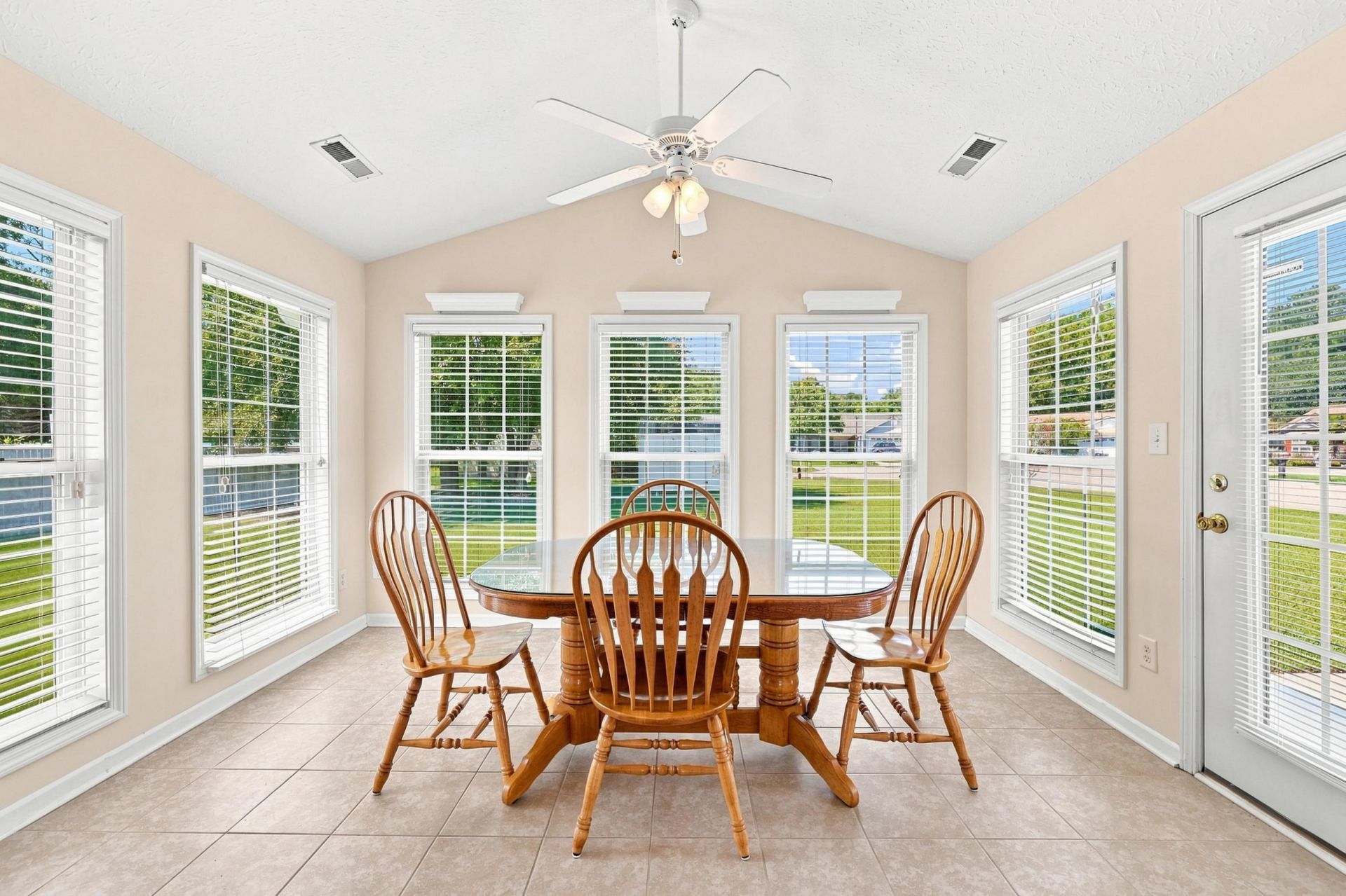 2049 Hawksmoor Dr. Photo 23