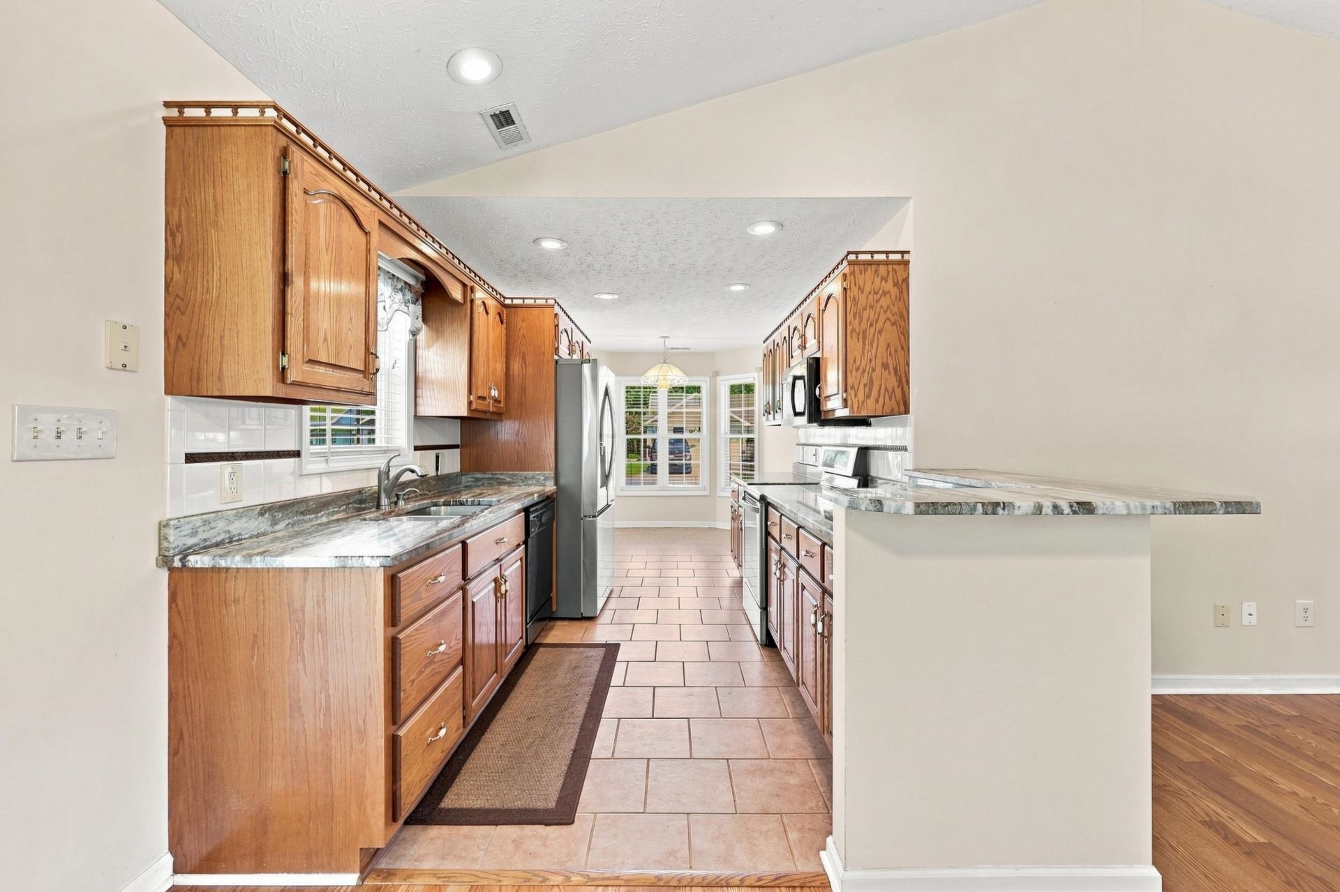 2049 Hawksmoor Dr. Photo 8