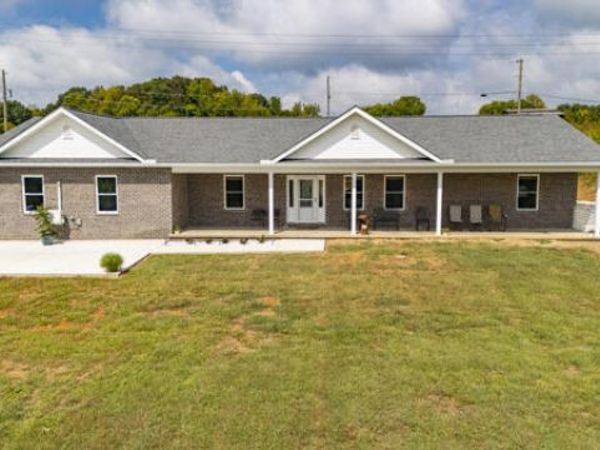 1385 Valley Home Rd, Dandridge, TN 37725