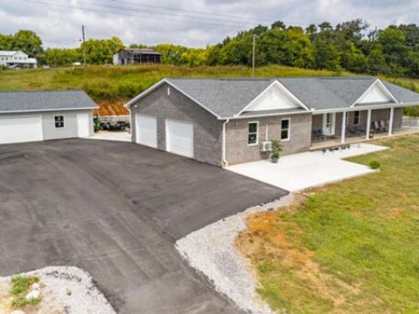 1385 Valley Home Rd, Dandridge, TN 37725