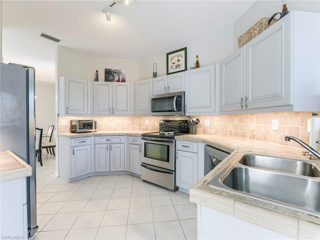 8529 Fairway Bend Dr, Estero, FL 33967 Photo
