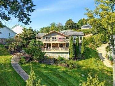 338 W Mohawk Drive, Malvern, OH 44644