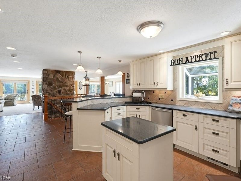 338 W Mohawk Drive, Malvern, OH 44644 Photo 16