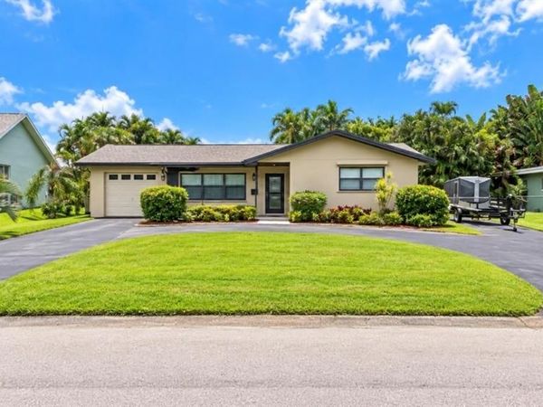 457 Grenier DR, NORTH FORT MYERS, FL 33903