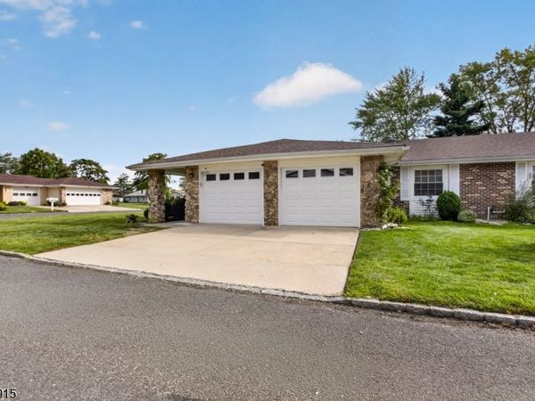 484 Fairton Dr, Monroe, NJ 08831