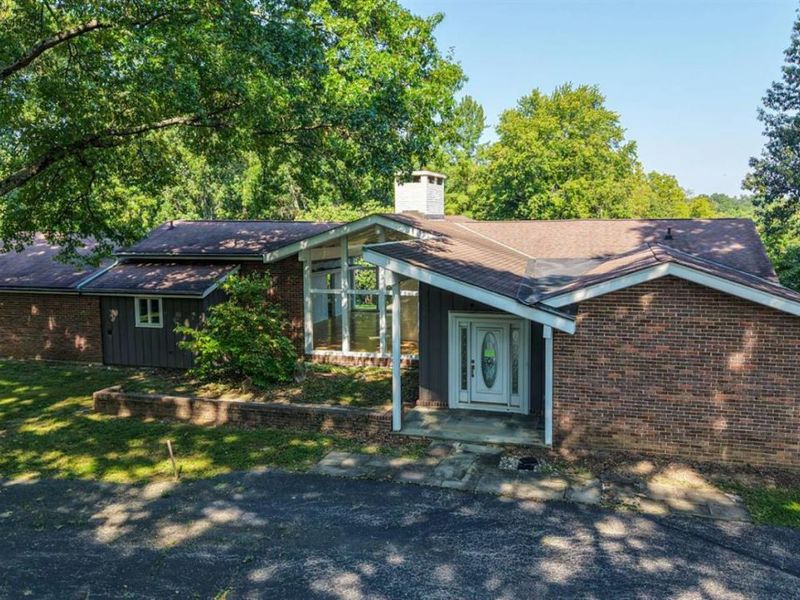 8505 Fox Cub Lane, Indian Hill, OH 45243 Photo 2