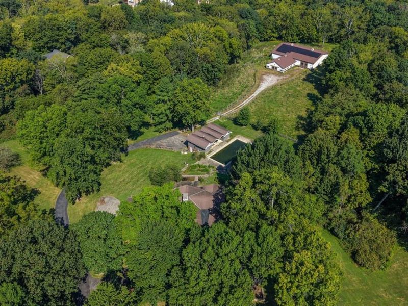 8505 Fox Cub Lane, Indian Hill, OH 45243 Photo 3
