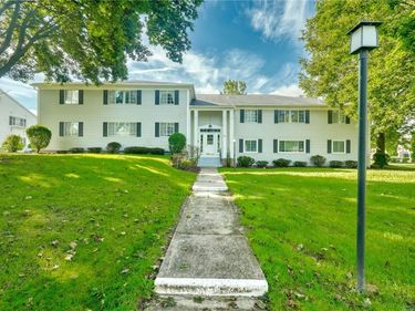 24 Colonial Parkway, Unit B, Pittsford, NY 14534