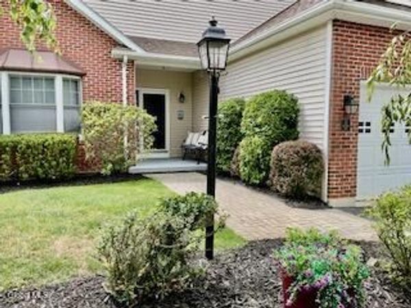 11 Brinker Way, Loudonville, NY 12211