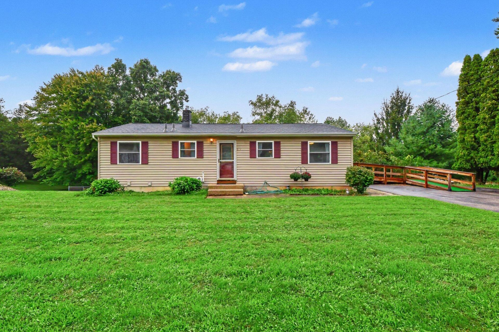 893 Maplehill Avenue Se, Ada, MI 49301 Main Photo
