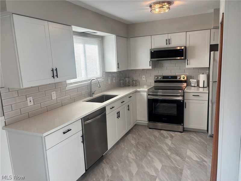 8729 Fox Rest Drive, Unit 6-24, Brecksville, OH 44141 Photo 2