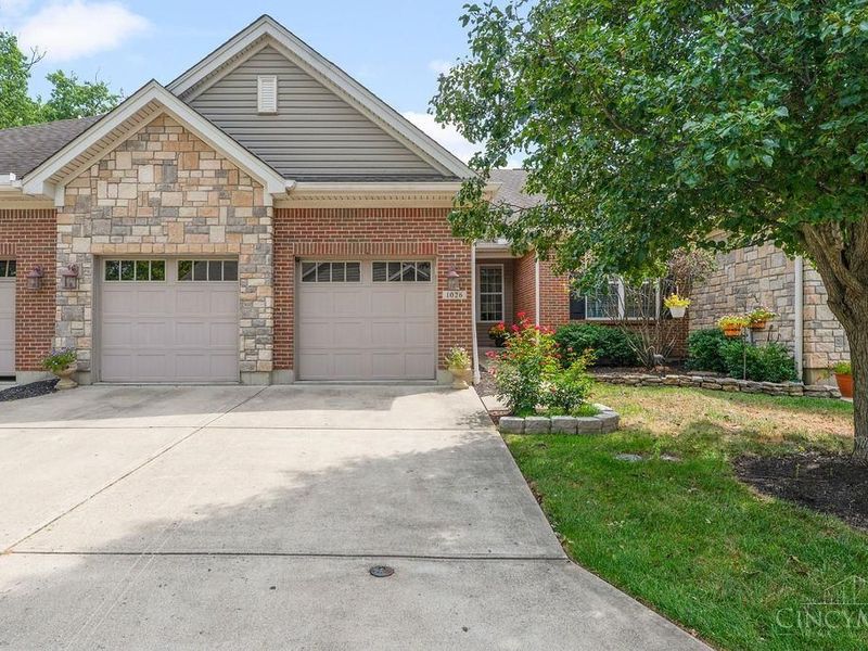 1026 Horseshoe Falls Drive, Lebanon, OH 45036 Photo 1