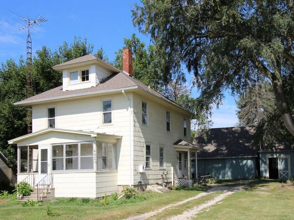 320 E Railroad, Leland, IL 60531
