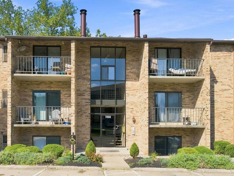 7233 Creekview Drive, Unit 7, Colerain Township, OH 45247 Photo 2