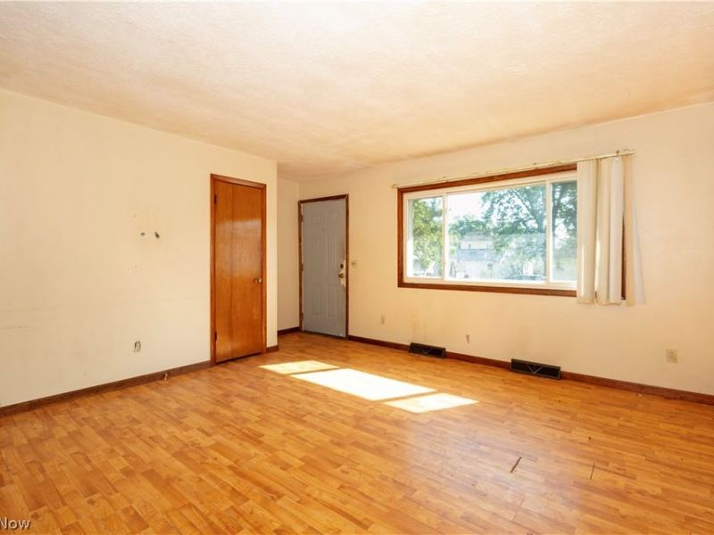 211 S Elm Street, Orrville, OH 44667 Photo 3