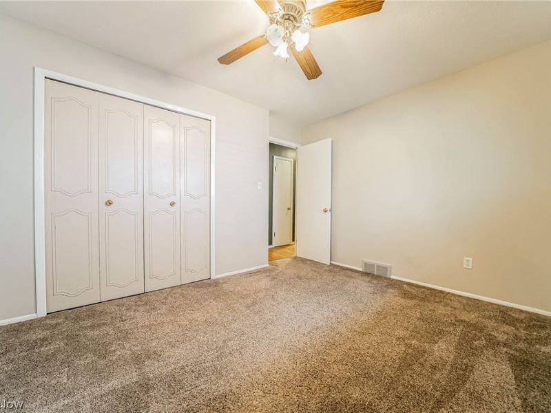 7012 Edgecliff Drive, Parma, OH 44134 Photo 15