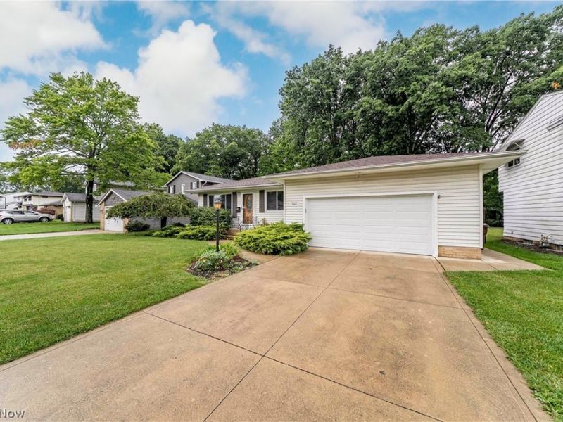 7012 Edgecliff Drive, Parma, OH 44134 Photo 5
