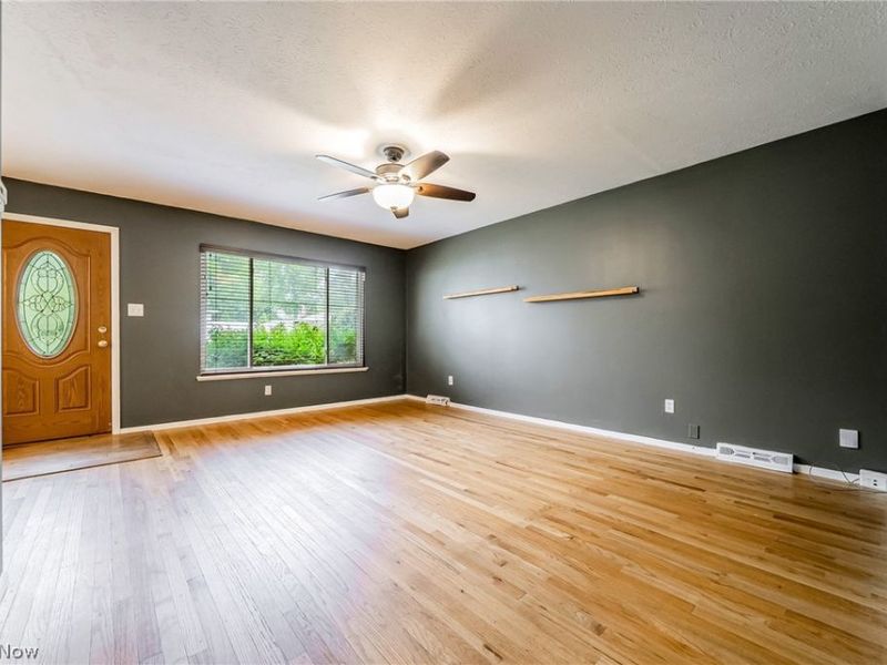 7012 Edgecliff Drive, Parma, OH 44134 Photo 8