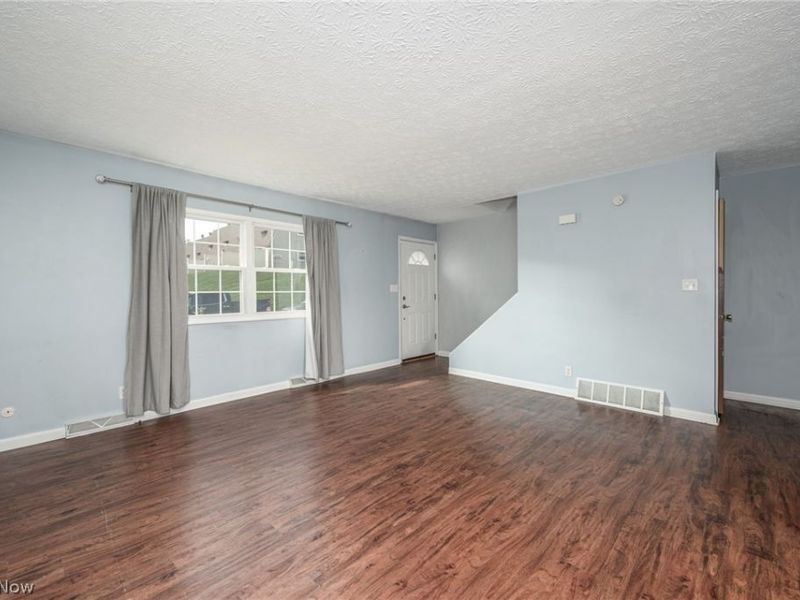 1317 Sandelwood Oval, Kent, OH 44240 Photo 3
