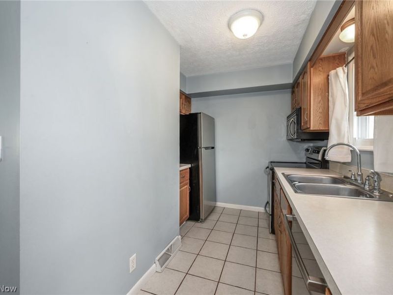 1317 Sandelwood Oval, Kent, OH 44240 Photo 7
