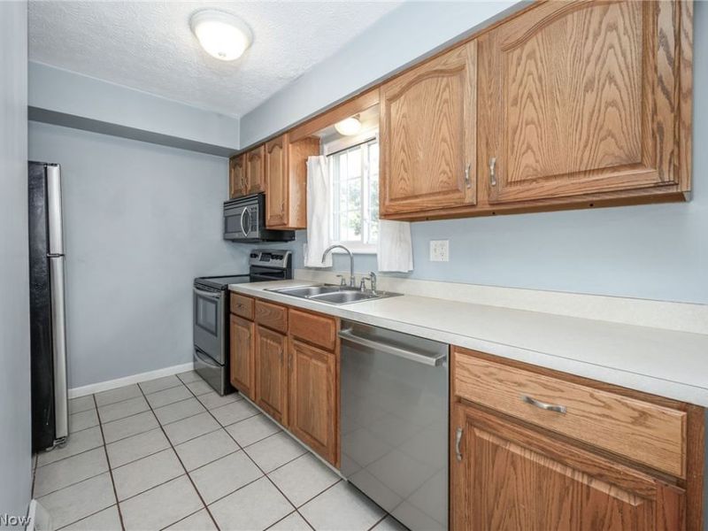 1317 Sandelwood Oval, Kent, OH 44240 Photo 8