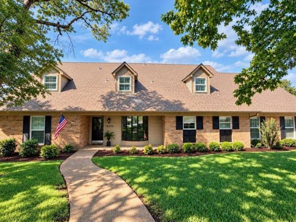 10026 Forest View Drive, Woodway, TX 76712