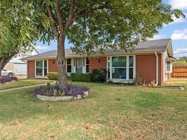 2906 cheyenne Street, Irving, TX 75062