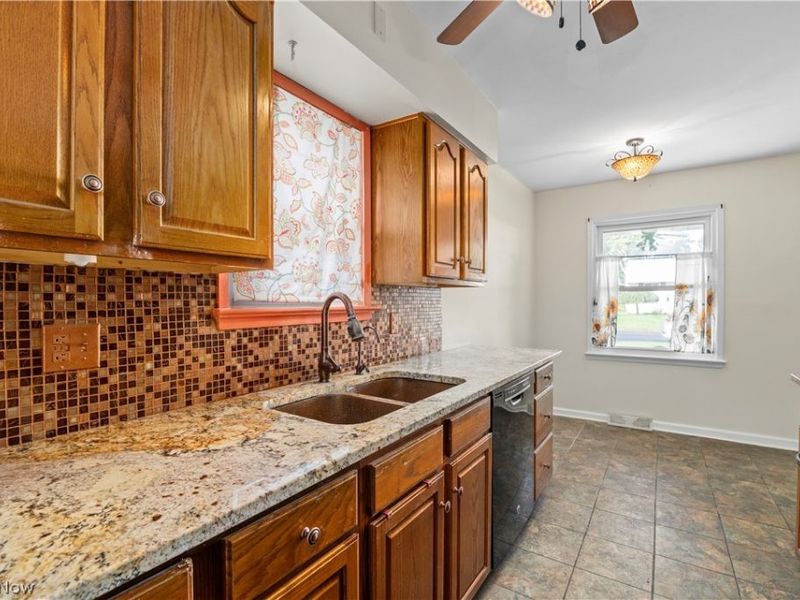369 White Oak Drive, Elyria, OH 44035 Photo 12
