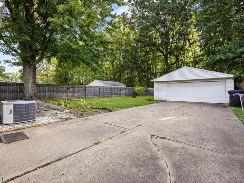 369 White Oak Drive, Elyria, OH 44035 Photo 27
