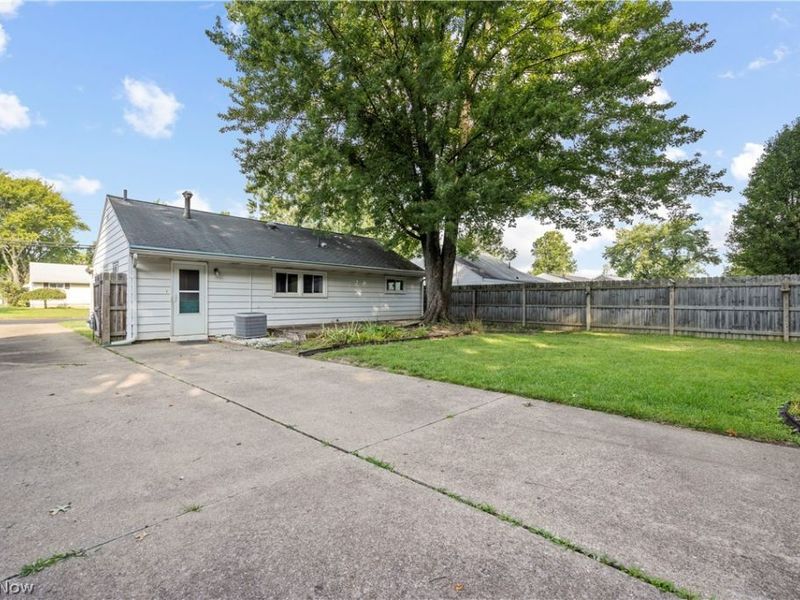 369 White Oak Drive, Elyria, OH 44035 Photo 28