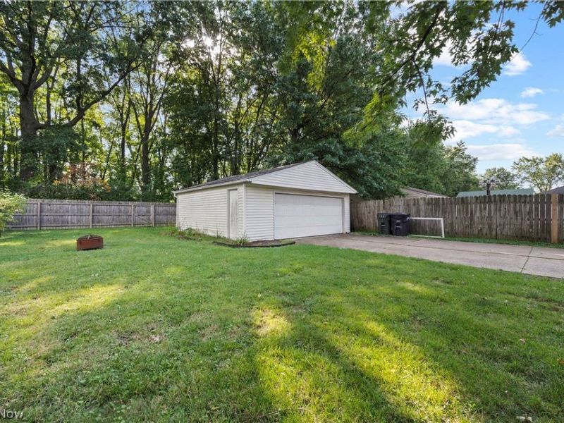 369 White Oak Drive, Elyria, OH 44035 Photo 30