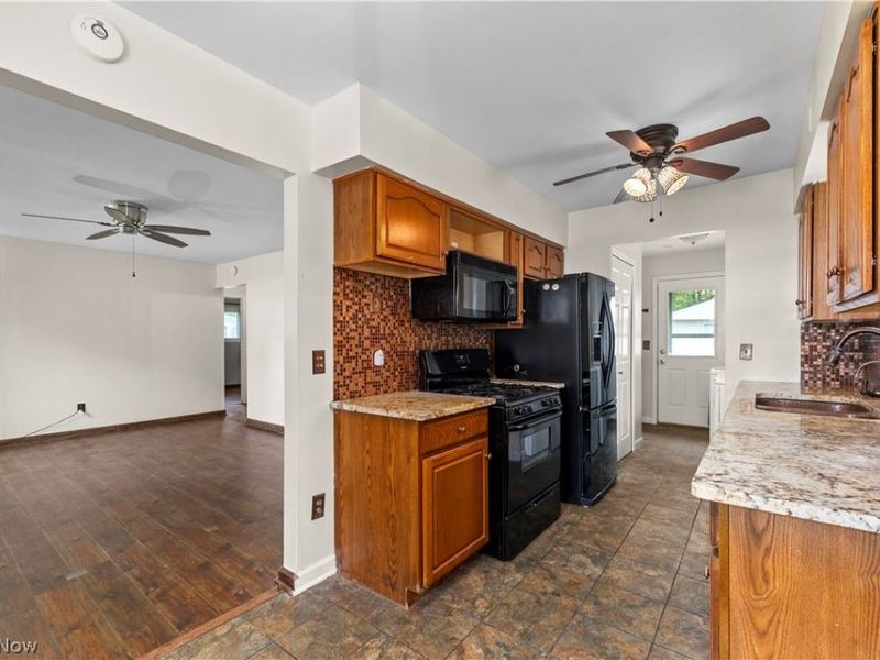 369 White Oak Drive, Elyria, OH 44035 Photo 9