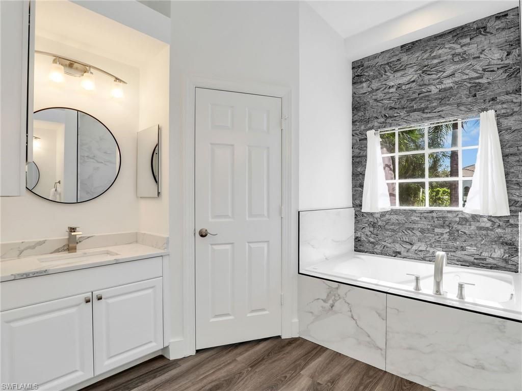 8983 Mustang Island Cir, Naples, FL 34113 Photo