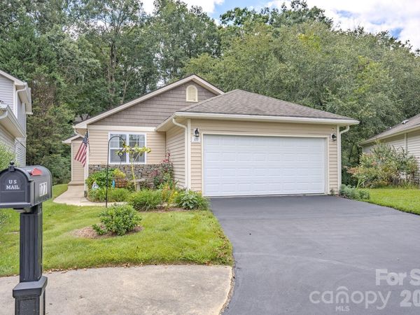 177 Clear Creekside Drive, Hendersonville, NC 28792