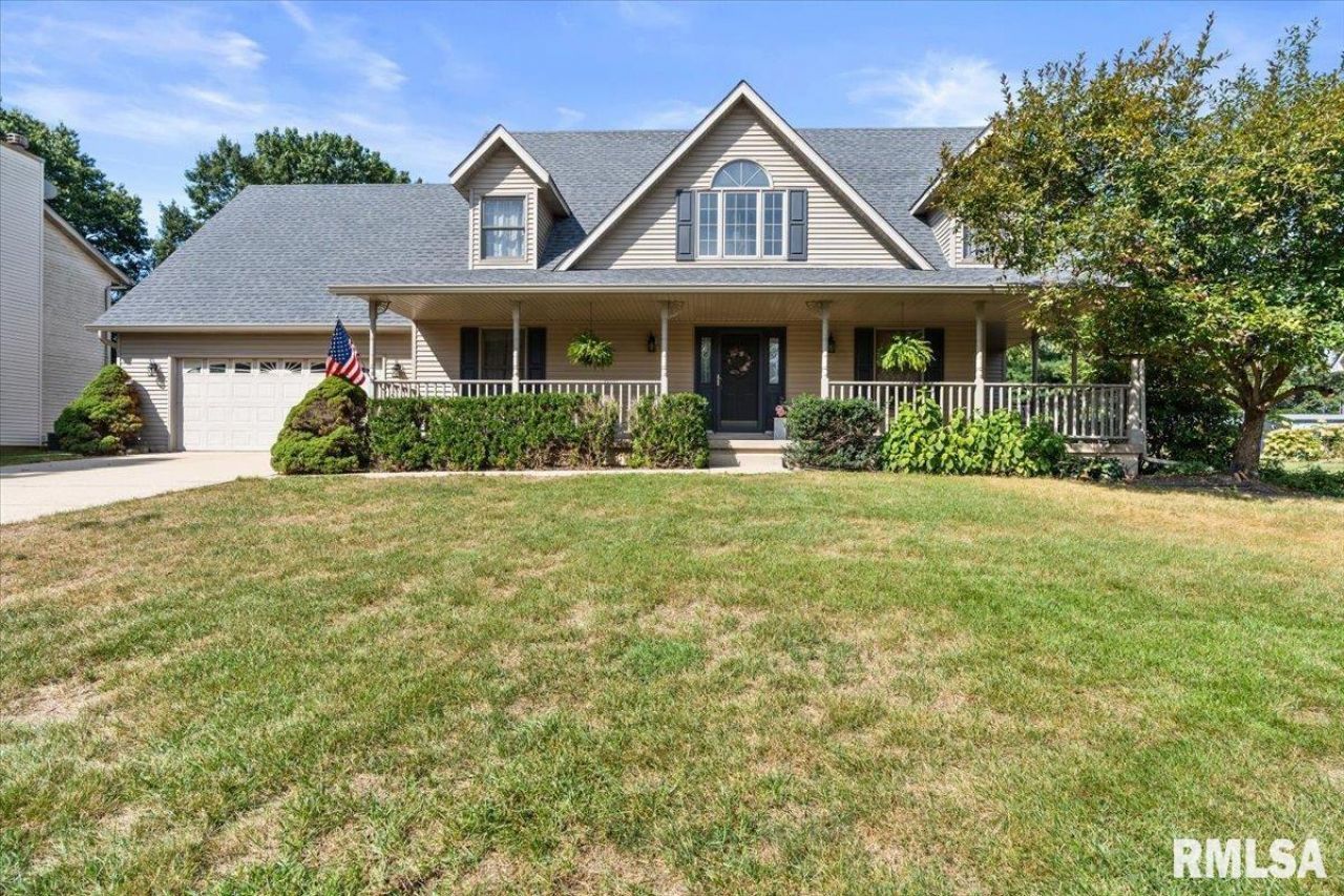 15 Spring Street, Riverton, IL 62561 Main Photo