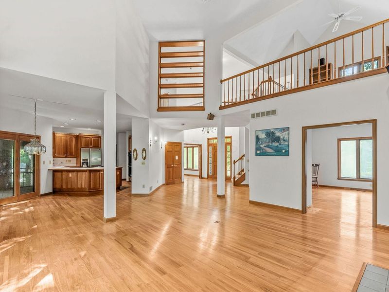 5050 Forest Trail, Columbus, OH 43230 Photo 12