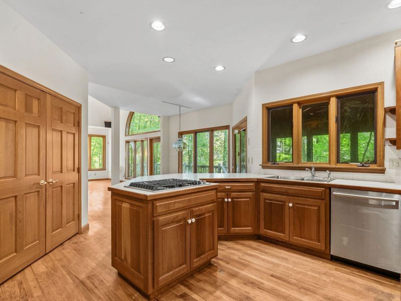 5050 Forest Trail, Columbus, OH 43230 Photo 17