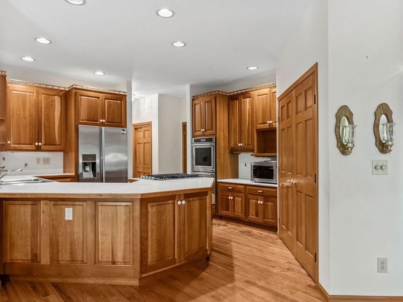 5050 Forest Trail, Columbus, OH 43230 Photo 18